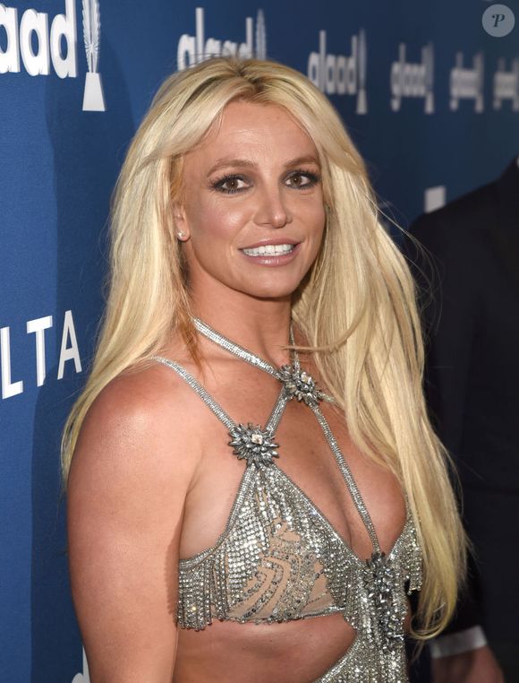 Em trechos de suas memórias, Kevin Federline revelou preocupação com o estado atual de Britney Spears. O ex-marido da cantora afirmou acreditar que ela está “correndo em direção a algo irreversível”.