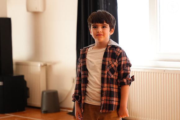 Pai de Kuzey/Deniz, Reha dá um videogame para o filho como forma de reconquistá-lo, na novela 'Coração de Mãe', capítulo de quarta-feira 1º de abril de 2026