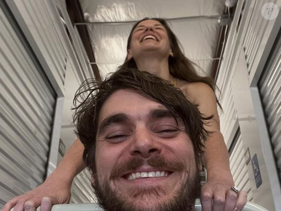 RJ Mitte estava noivo de Kennedy Suarez, com quem mantinha um relacionamento desde 2018. Segundo a revista People, o ator pediu a companheira em casamento no aniversário de 30 anos dela, em 2025. Na ocasião, ele declarou estar feliz por ter encontrado sua parceira de vida e afirmou que estava ansioso para começar oficialmente uma nova etapa ao lado dela