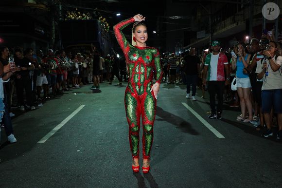 Durante ensaio da Grande Rio, Virgínia Fonseca também é questionada sobre questões judiciais e influenciadora responde: 'Isso aí vocês têm que perguntar para eles'