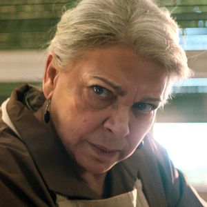 Kiti Mánver emociona como avó determinada a descobrir a verdade sobre o desaparecimento da neta