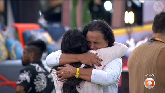 Chaiany e Solange se abraçam após eliminação de Babu Santana do 'BBB 26'