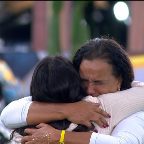 Chaiany e Solange se abraçam após eliminação de Babu Santana do 'BBB 26'