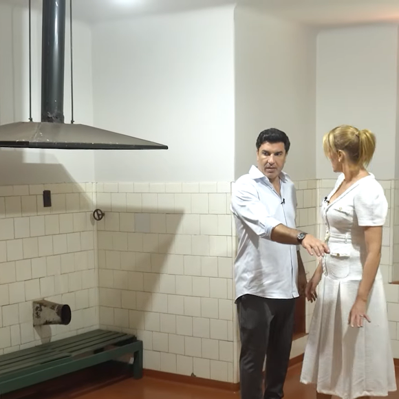 A reforma da fazenda de Ana Hickmann e Edu Guedes inclui uma estrutura pensada para grandes eventos: uma cozinha industrial de 210 metros quadrados. De acordo com o NSC Total, o projeto também contempla novos sistemas sanitários com acessibilidade e outras adequações no casarão histórico