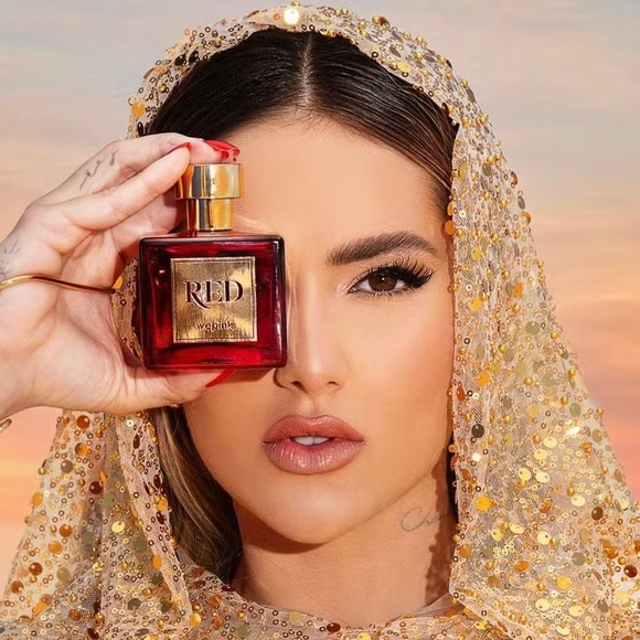 A proposta da WePink com o Red é clara: oferecer um perfume acessível, de alta projeção e inspirado em um clássico já consolidado