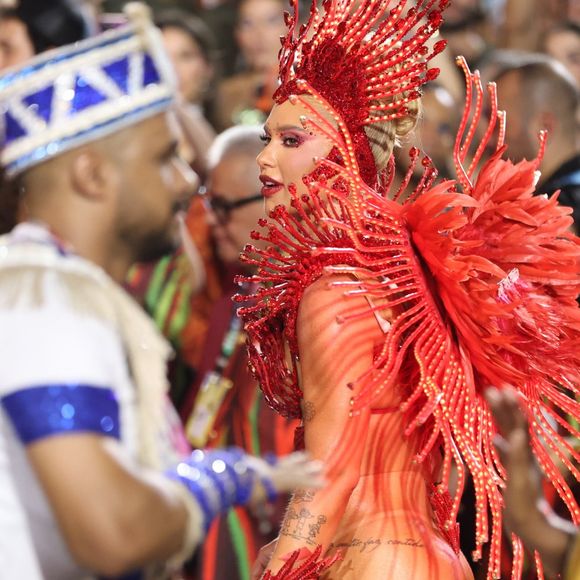 Primeiro desfile oficial de Virgínia na Grande Rio agitou as redes sociais