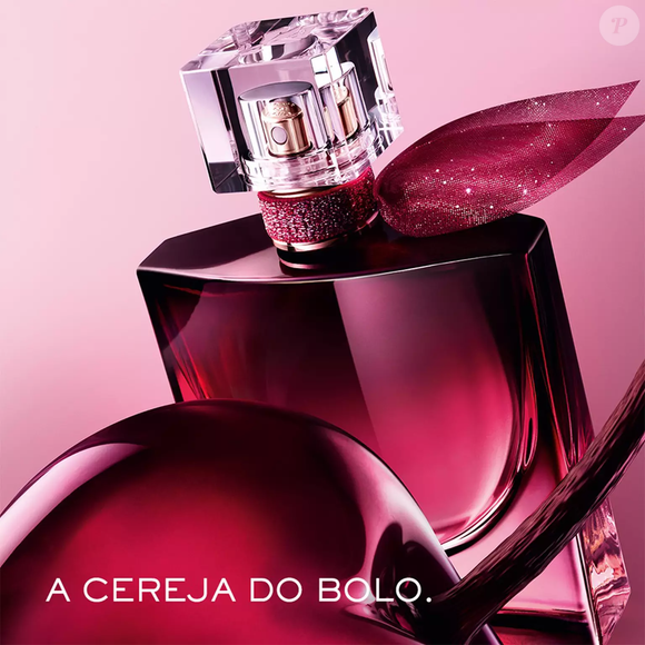 De acordo com uma avaliação publicada no site oficial da Lancôme, o La Vie Est Belle Very Cherry foi comprado para uma ocasião especial, mas acabou sendo usado mais vezes do que o planejado. A consumidora relatou que a fragrância desperta sua vontade de se arrumar