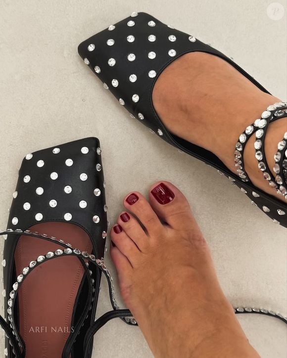 No entanto, neste verão, um tom menos óbvio começou a ganhar destaque entre as fashionistas das redes sociais e do street style - e não é nem o marrom, nem o vermelho.