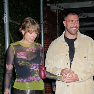 Segundo a imprensa internacional, Taylor Swift e Travis Kelce convidaram 1000 pessoas para a celebração, incluindo famosos