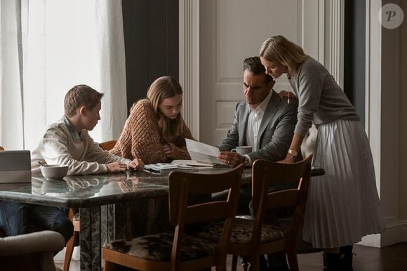 'Bem-Vindos à Vizinhança' conta com Naomi Watts, Bobby Cannavale, Jennifer Coolidge e Mia Farrow em seu elenco