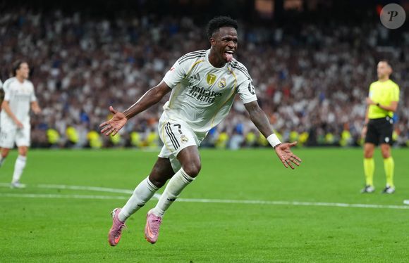 Vini Jr. participou da disputa do Real Madrid contra o Villarreal neste sábado (04)