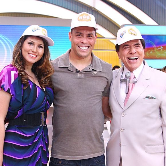 Lívia Andrade, antes e depois: ao lado de Silvio Santos, famosa recebeu Ronaldo Fenômeno no programa dominical do apresentador em 2009