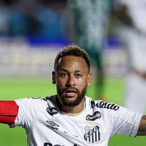 A relação entre Neymar e o Santos vem enfrentando desgastes que podem prejudicar a renovação de contrato
