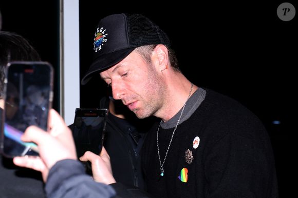 Com discurso direto e sensível, Chris Martin incentiva o cuidado com a saúde mental e espera que suas experiências possam ajudar outras pessoas.
