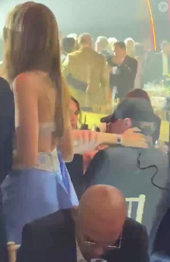 Leonardo DiCaprio e Vittoria Ceretti apareceram juntos em evento nesta quinta-feira (22)