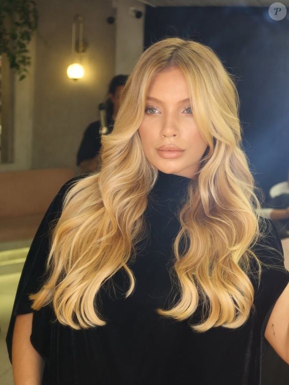 O loiro de Gabriely Miranda, esposa de Endrick, é mais estratégico do que parece. 'A raiz esfumada cria essa transição suave entre o natural e o iluminado, então o crescimento acontece de forma elegante', explicou a especialista Natasha Pires