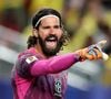 Goleiro do Brasil na Copa do Mundo, Alisson tem como prato preferido um preparo simples com frango, mas nada saudável. 'É melhor um...'