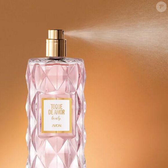 Clássico reinventado: o 'Toque de Amor Lovely' resgata a elegância dos anos 60 com um toque moderno que conquista no primeiro borrifo