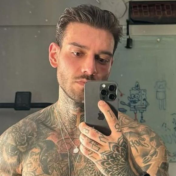 Lucas Lucco brinca com vídeos vazados completamente nu em novo post e faz pergunta inusitada na web