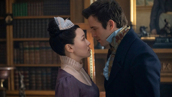 Qual é a altura do elenco de 'Bridgerton', da Netflix, na vida real? O mais alto tem 1,91m e a mais baixinha, 1,55m