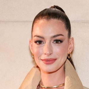 Anne Hathaway fez facelift? Aparência da atriz de 'O Diário da Princesa' em evento gera especulações e cirurgião opina
