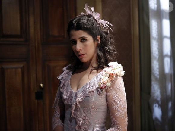 Bianca (Flora Diegues) chega de viagem na segunda fase de 'Além do Tempo'