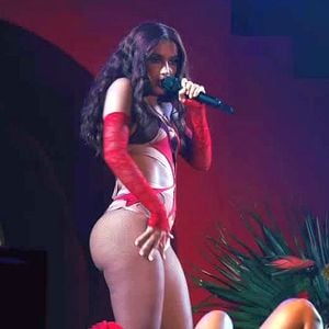 Anitta apresentou em Porto Alegre o primeiro show de sua nova turnê