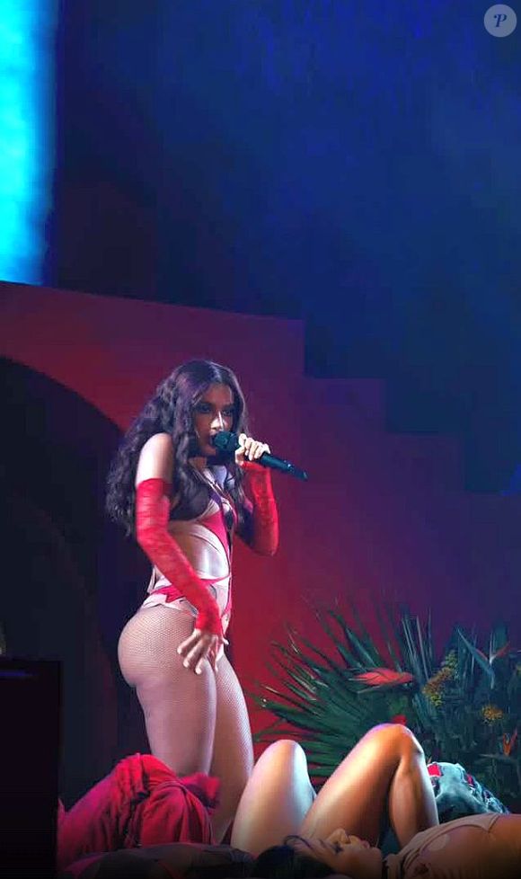 Anitta apresentou em Porto Alegre o primeiro show de sua nova turnê