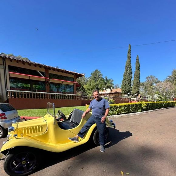 Segundo informações do portal iG, o apresentador possui uma fortuna avaliada em cerca de R$ 1 bilhão, com investimentos que incluem fazendas, emissoras de TV e rádios em todo o país