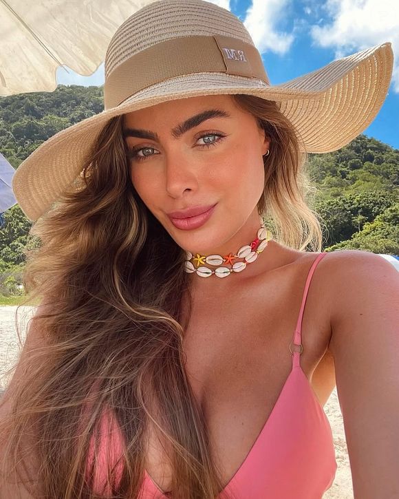 Rayanne Morais já foi alvo de outra grave acusação pública. Ela ganhou o título de Miss Rio de Janeiro, mas foram inúmeros os apontamentos de que o concurso estava comprado