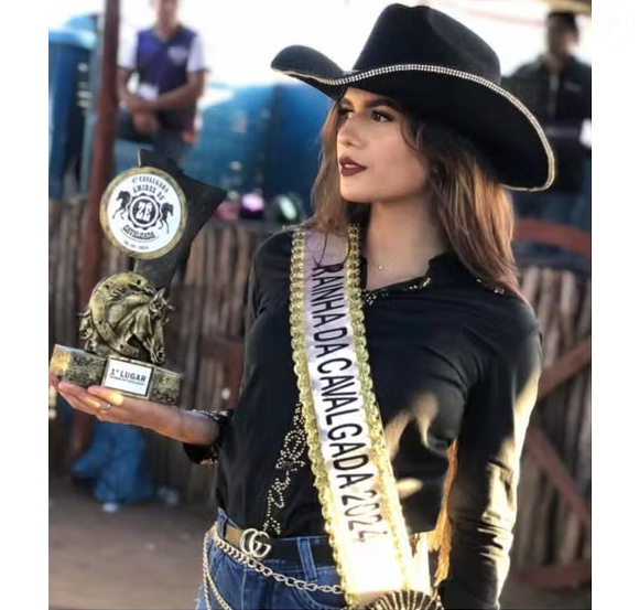 Morte da Rainha da Cavalgada: ‘A moça muda a versão direto. Cada pessoa que vai falar com ela, ela muda a versão’, declarou o padrasto ao G1