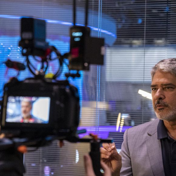William Bonner sofreu uma contusão no cotovelo direito