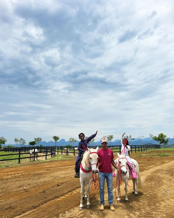 Filhos de Bruno Gagliasso e Giovanna Ewbank podem ter contato com os bichos e a natureza em rancho sustentável