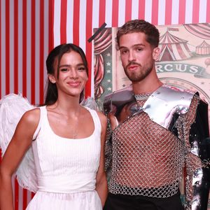 Bruna Marquezine e João Guilherme terminaram o namoro em fevereiro de 2025. A não interação da atriz com a família do namorado em festa na fazenda de Leonardo foi apontada como o fator que desencadeou crise na relação