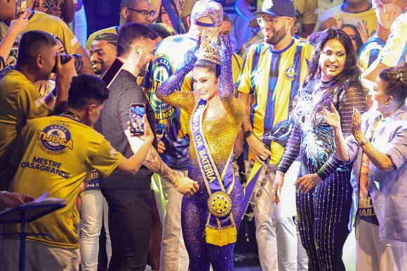 Carnaval 2026: Mileide Mihaile recebeu a coroa de rainha de bateria da Unidos da Tijuca em festa na quadra da escola quatro vezes campeã do Grupo Especial (1936,2010,2012,2014)
