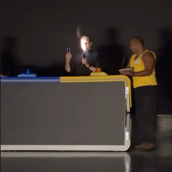 Celso Portiolli se divertiu com a falta de luz