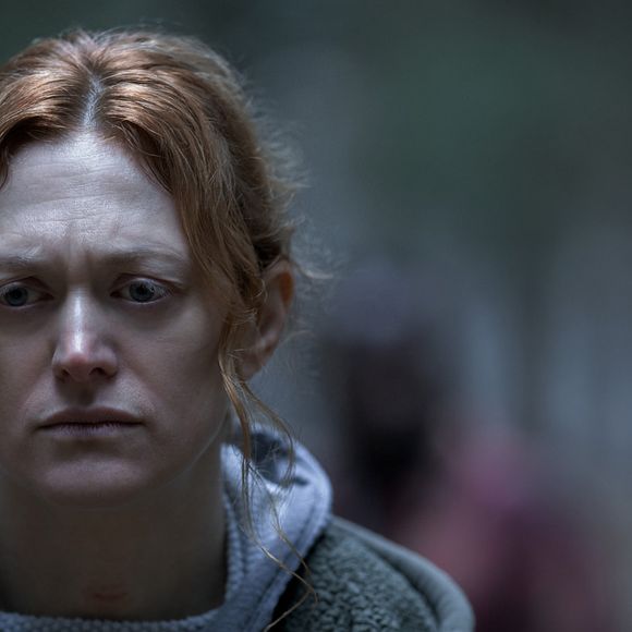 No elenco também estão Kate Mulgrew, Ving Rhames, Dustin Nguyen e Marin Ireland
