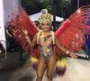Já em 2019, decidiu abandonar o item e optou por um look com proteção fixa.