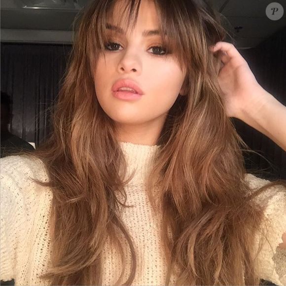 Selena Gomez apareceu poderosa em fotos publicadas no Instagram