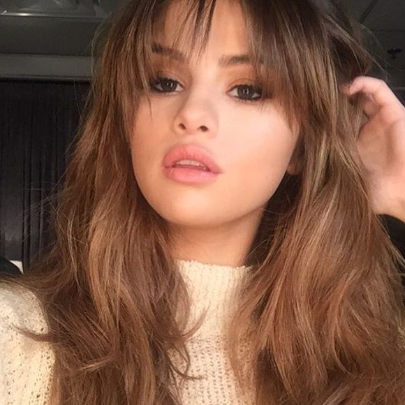 Selena Gomez apareceu poderosa em fotos publicadas no Instagram