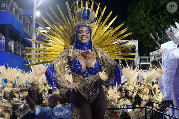 Bianca Monteiro, rainha da Portela, representava a 'Santa Preta de Palmares' no Carnaval 2025