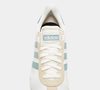 O Adidas Runvista Feminino traz entressola macia para oferecer amortecimento leve, enquanto o solado de borracha garante tração e reforça a proposta prática do modelo