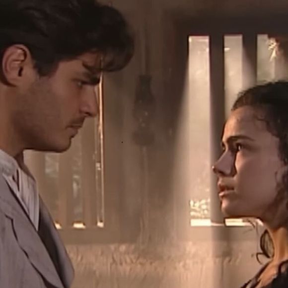 Na novela 'Terra Nostra', o enredo também gira em torno do amor de Matteo (Thiago Lacerda) e Giuliana (Ana Paula Arósio): a história retrata as dificuldades enfrentadas pelo casal ao longo da trama