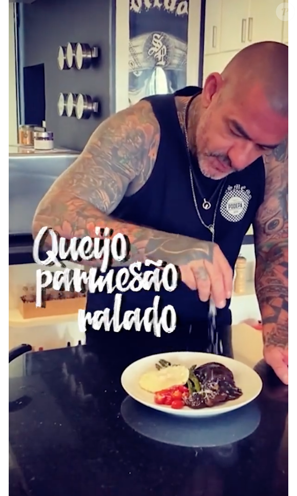 Encerre o prato com um pouco de queijo parmesão ralado