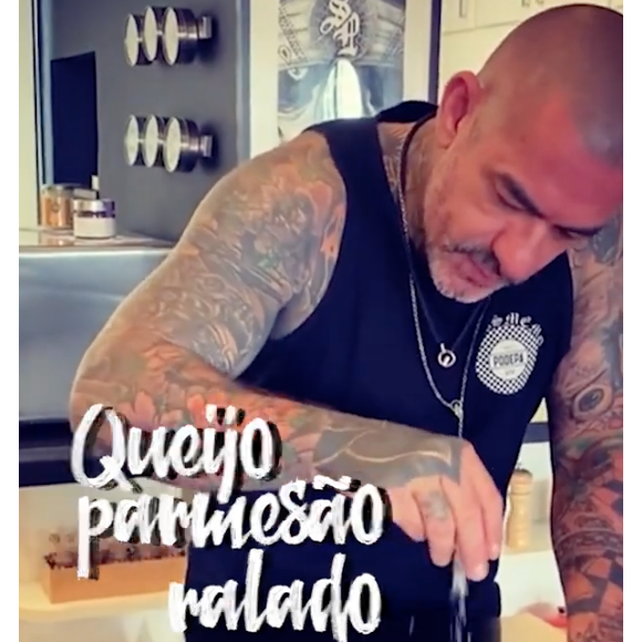 Encerre o prato com um pouco de queijo parmesão ralado