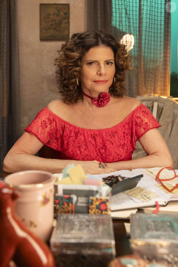 Nova versão da novela 'Vale Tudo' terá Debora Bloch como a vilã Odete Roitman