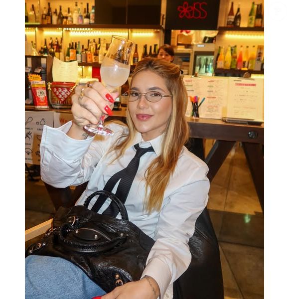 Virginia Fonseca foi filmada vibrando e cantando animada o trecho da música que cita o 'jogo do tigrinho'