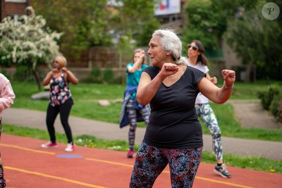 Para acabar com a flacidez e os braços caídos, existem alguns exercícios que podem ser feitos em casa