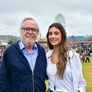 Tato Gabus Mendes com a filha, Luiza, no The Town