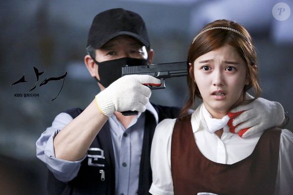 'Shark (Don't Look Back: The Legend of Orpheus)': um jovem retorna de um acidente e, quando todos achavam que estava morto, quer vingar a morte do pai